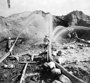 Washing Gold from the Hills, c.1866, from Gems of California Scenery, vydané Lawrencem a Houseworthem, 1866 od American Photographer