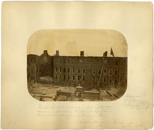 Western Barracks and Parade, bitva o Fort Sumter, 15. dubna 1861 od American Photographer