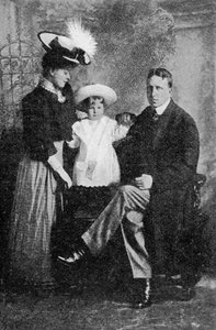 William Randolph Hearst a jeho rodina, publikovaná v The Graphic 27. října 1906 od American Photographer