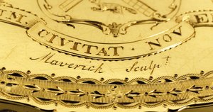 Detail boxu svobody Johna Jaye od American School