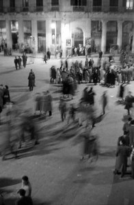 CROTONE - DYNAMIKA NA NÁMĚSTÍ od Ando Gilardi