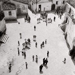 Procesí flagelantů, Albano di Lucania, Potenza, Basilicata, Itálie (čb fotografie)