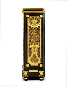 Louis XIV petit armoise, cca 1700-10 (ormolu, mosaz, želvovina, eben a intarzie)