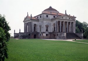 Pohled na vilu Almerico-Capra známou jako Rotonda od italského architekta Andrey Palladia (1508-1580) v letech 1567-1570 a dokončené Vincenzem Scamozzim (1552-1616) v roce 1591, Vicenza, Itálie (Pohled na vilu Almerico Capra nebo La rotonda od Andrea Pa od Andrea and Scamozzi Vincenzo Palladio