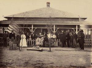 Deska 11. Generál Grant a skupina v pevnosti Sanders, 1869 (foto) od Andrew Joseph Russell