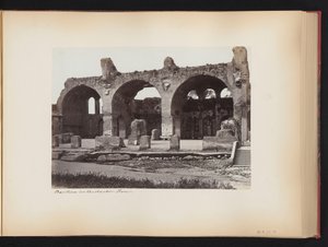 Pohled na baziliku Maxentius na Forum Romanum v Římě, Itálie Basilica des Constantine. rom (název na objektu) od Anonymous