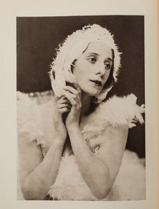 Anna Pavlova (Pavlovna) (1881-1931) v baletu Umírající labuť od Camille Saint-Saens, Anonym. Chromolitografie, , Soukromá sbírka od Anonymous Anonymous