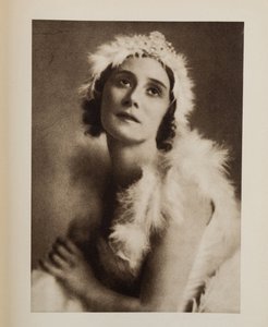 Anna Pavlova (Pavlovna) (1881-1931) v baletu Umírající labuť od Camille Saint-Saens, Anonym. Chromolitografie, , Soukromá sbírka od Anonymous Anonymous