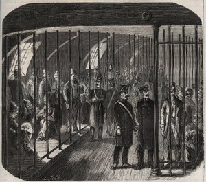 Příjezd sil na palubě během konvoje z Toulonu do Cayenne (Guyana) podle dekretu z 8. prosince 1851. Rytina v „Historie věznic od jejich vytvoření až po současnost“ (1877) od Pierra Zaccone (1817- 1895) (Colonia Penale - Trestní spol od Anonymous Anonymous