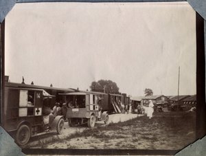 První světová válka 1914-1918: Očkování vojáků sestrami francouzského Červeného kříže na stanici Saint Gilles (Saint-Gilles) v Lamanšském průlivu, Dolní Normandie (Dolní Normandie), Francie. Anonymní fotografie červen 1917. Soukromá sbírka, Stella. od Anonymous Anonymous