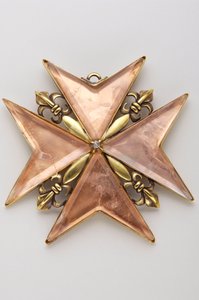 Velkovévoda toskánský - Řád svatého Štěpána: kříž převora nebo vykonavatele - avers - Model ze 17. století - Zlatý bronz, měď a křišťál - D: 9,7 cm; váha: 70 g - Soukromý odběr od Anonymous Anonymous