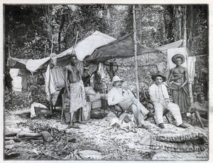 Mise francouzského kapitána Louise Gustava Bingera (1856-1936): tábor mise v Afforenou, Pobřeží slonoviny. Rytina v „Le monde illustree““ z roku 1892. Soukromá sbírka. od Anonymous Anonymous
