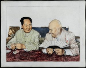 Nikita Chruščov (1894-1971) a Mao Ce-tung (Tse-Toung, Tse Toung) (1893-1976) - Nikita Chruščov a Mao Ce-tung - Anonym. Porcelán, přeglazovaná dekorace, počátek 60. let. Soukromá sbírka od Anonymous Anonymous