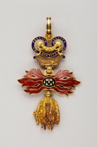 Řád zlatého rouna: Rakouské zlaté rouno - Zmenšený odznak - 1850-1900 - Zlato a smaragdy - V 6,2 cm; Š 4,1 cm; Hmotnost: 20 g - Soukromý odběr od Anonymous Anonymous