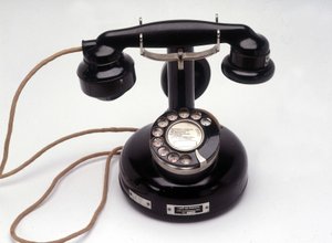 Bakelitový telefonní přístroj PTT 24 od Anonymous Anonymous
