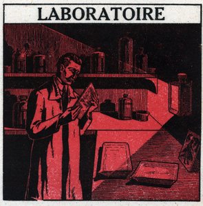 Fotografie: fotograf ve své laboratoři, aby vyvolal fotografie. Anonymní ilustrace z roku 1925. Soukromá sbírka. od Anonymous Anonymous