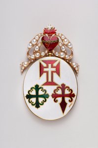 Portugalsko - Velkokříž Stuha tří řádů: Velkokříž odznak tří řádů pravděpodobně patřil Marii II. Bragance (1819-1853), královně Portugalska - Model pro dámu - 1800-1850 - Zlato s emály a perlami - H: 8 cm; Š: 4,7 cm; Hmotnost: 44 g - od Anonymous Anonymous