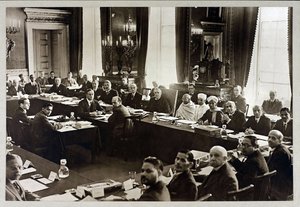 deuxieme konference de la Table ronde - Mahatma Gandhi - Druhá konference kulatého stolu v Londýně, Anonymní. Stříbrná želatinová fotografie od Anonymous Anonymous