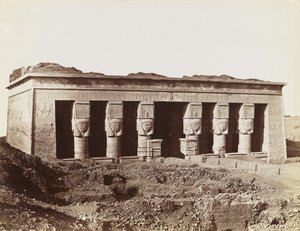 Chrám Dendera, pohled ze severovýchodu na fasádu chrámu od Antonio Beato