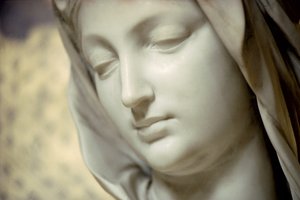 Panna a dítě, detail hlavy
