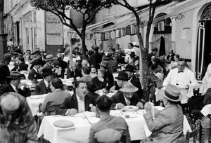Venkovní trattoria v Římě, kolem roku 1927 (skleněná deska)
