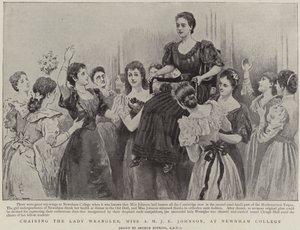 Předsedá Lady Wrangler, slečna A M J E Johnson, na Newnham College v Cambridge