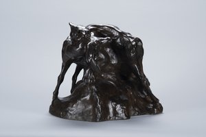 Puma Carrying Deer Carcass, cca 1900 (bronz)