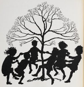 Silueta dětí tančících kolem stromu. od Arthur Rackham