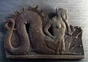 Bájná příšera Skylla, která spolu s Charybdou střežila Messinskou úžinu. Musee du Louvre, Paříž. od Artist Unknown