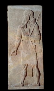 Umění Mezopotámie (Asýrie): Bojovník ve zbrani ze dvora paláce asyrského krále Sargona II. (721 - 705 př.nl). Paříž, Musee du Louvre od Assyrian