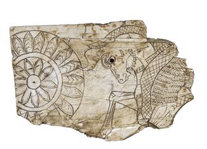Fragment plakety zobrazující okřídleného býka z iráckého Nimrudu, 8. století před naším letopočtem