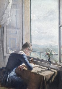 Žena čte u otevřeného okna