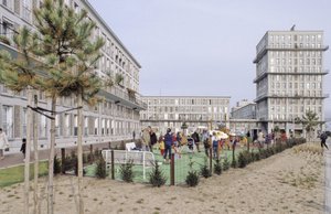 Obytná budova v Le Havre (Seine Maritime). Město zapsané na seznam světového dědictví UNESCO dne 15. 7. 2005. Le Havre byl během druhé světové války (1939-1945) nejvíce zničeným městem ve Francii. Obnoveno pod vedením Augusta Perreta (1874-195).