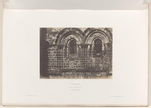 Detail fasády kostela Božího hrobu v Jeruzalémě Jeruzalém. Saint Sepulcre. Partie supérieure de la fasáda (titul na objektu)