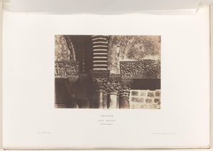 Kapitelen van de Heilig Grafkerk, Jeruzalém Jeruzalém. Boží hrob. Podrobnosti o velkých písmenech (název na objektu) od Auguste Salzmann
