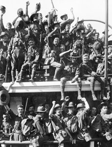 Nalodění australských námořních a vojenských expedičních sil (AN&MEF) pro Novou Guineu, 19. srpna 1914 od Australian Photographer