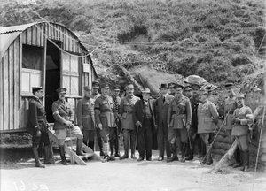 M. Georges Benjamin Clemenceau, francouzský premiér, návštěva 4. divize, jedna jediná návštěva australské fronty, 7. července 1918 od Australian Photographer
