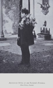 Arcivévoda Otto Rakouský na pohřbu svého otce v roce 1922 (černobílá fotografie) od Austrian Photographer