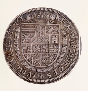 Stříbrná mince (thaler) z Tyrolska: vláda císaře Rudolfa II. (Rodolphe II.) (1552-1612). Průměr 4 cm Neapol, museo archeologico nazionale od Austrian School