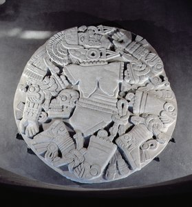 Řezba rozřezání bohyně měsíce Coyolxauhqui, nalezená na úpatí dvojité pyramidy v Tenochtitlanu, pozdní po klasické období (1300-1521) (viz také 97326)