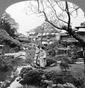 Japonské služky v zahradě, 1904.