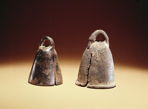 Koňské zvony, z Babylonu, Irák, cca 700 př.nl (bronz)