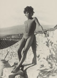 [Stojící nahý mladík] od Baron Wilhelm von Gloeden