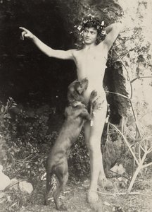 [Nahý mladík se psem] od Baron Wilhelm von Gloeden