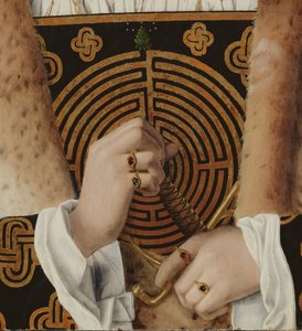 Portrét muže, detail jeho rukou
