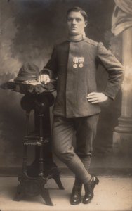Album "The GM R. Army (I. světová válka)": Voják pěchoty ve venkovské uniformě (černobílá fotografie) od Battelli Battelli
