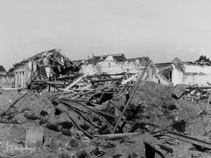 Bombardování Sermida: budovy poškozené během druhé světové války od Bayard and Bertall
