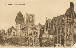 Hotel de Ville po bombardování, Ypres, 1915 od Belgian Photographer