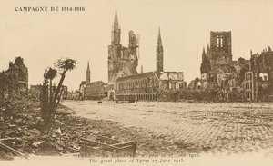 The Grand Place, Ypres, 27. června 1915 od Belgian Photographer