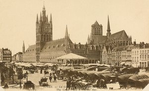 The Grand Place na Market Day, Ypres, Belgie